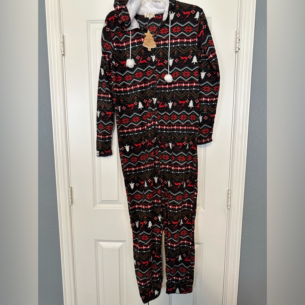 Black Poof footless zip up Fleece Christmas cozy Onesie PJs - Medium‎